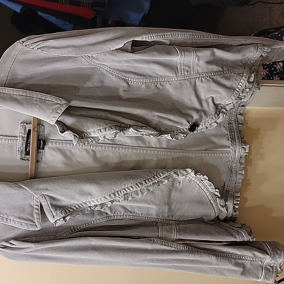 white and black brand gray ruffled jacket stunning 😍 size 14 - Picture 3 of 11